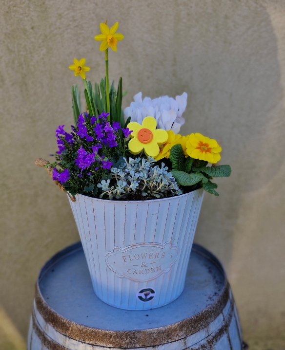 Happy sunshine tin planter