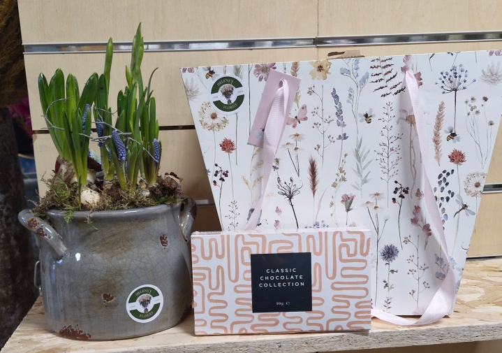 Spring ceramic planter with chocolates
