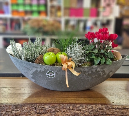 Oval boat autumn planter